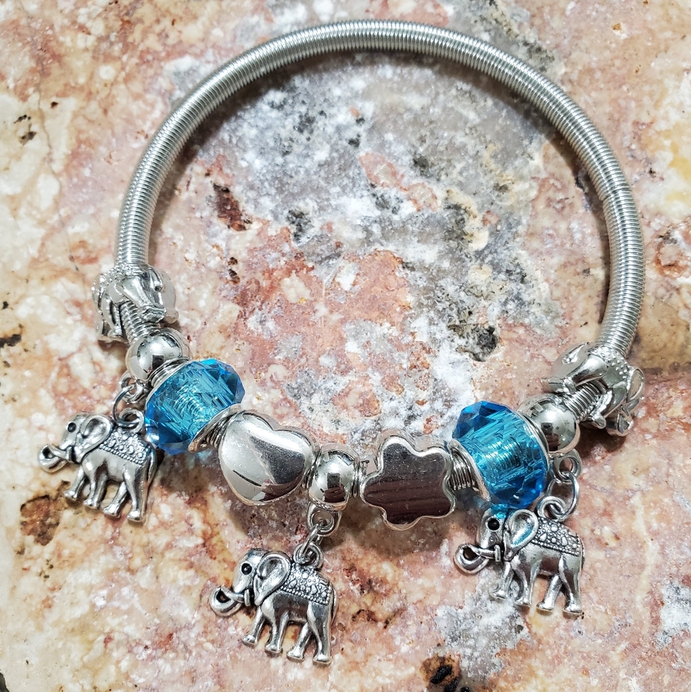 Glitzy stretchy bracelet
